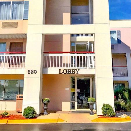 Econo Lodge Віллоубрук Екстер'єр фото