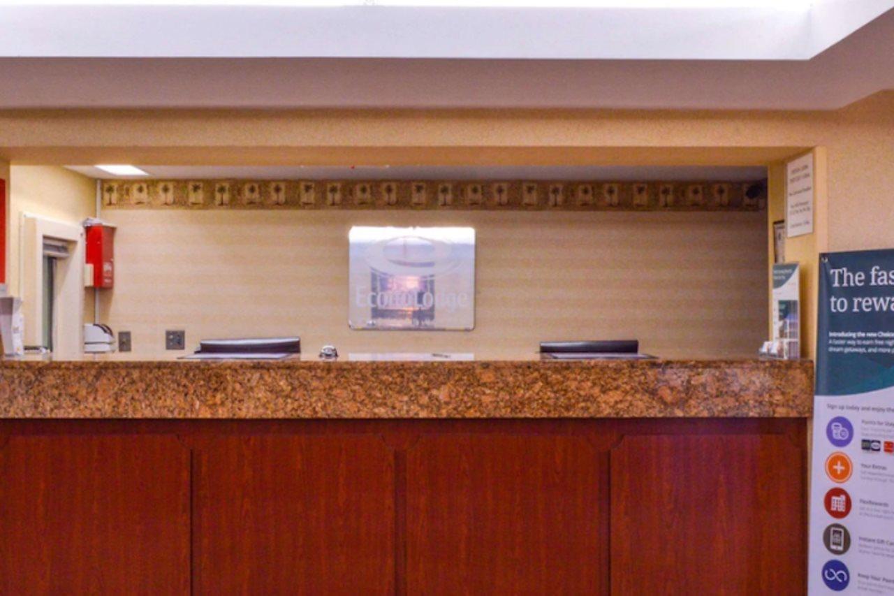 Econo Lodge Віллоубрук Екстер'єр фото