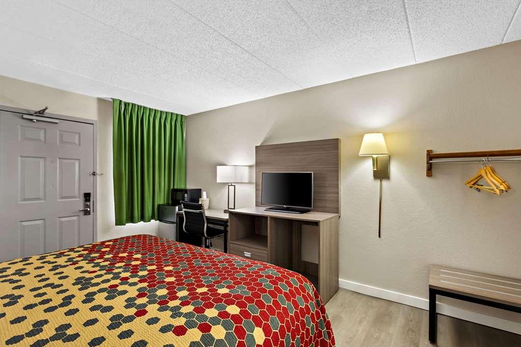Econo Lodge Віллоубрук Номер фото