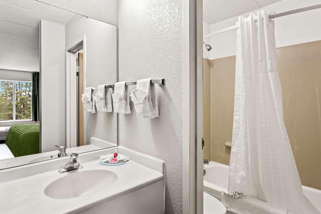 Econo Lodge Віллоубрук Номер фото